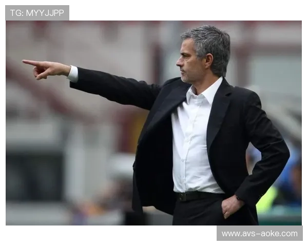 “终场哨响，罗马主帅加斯佩里尼场边战术指挥瞬间”